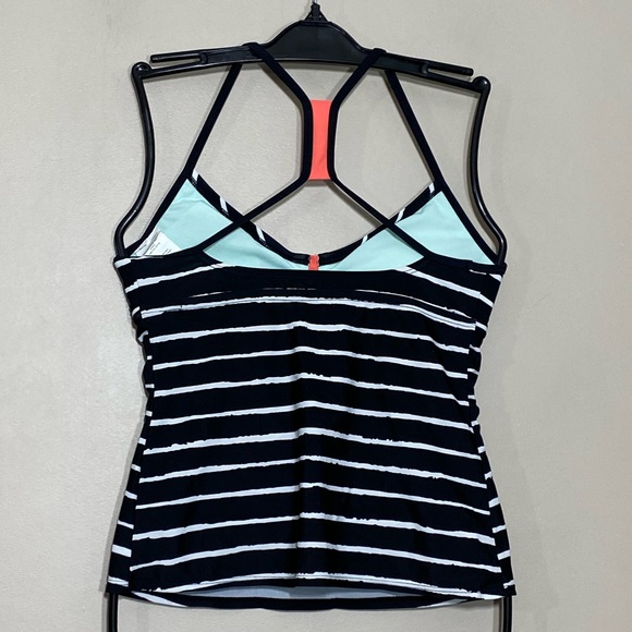 Nike woman’s black and white striped Tankini size 6 - Picture 2 of 5